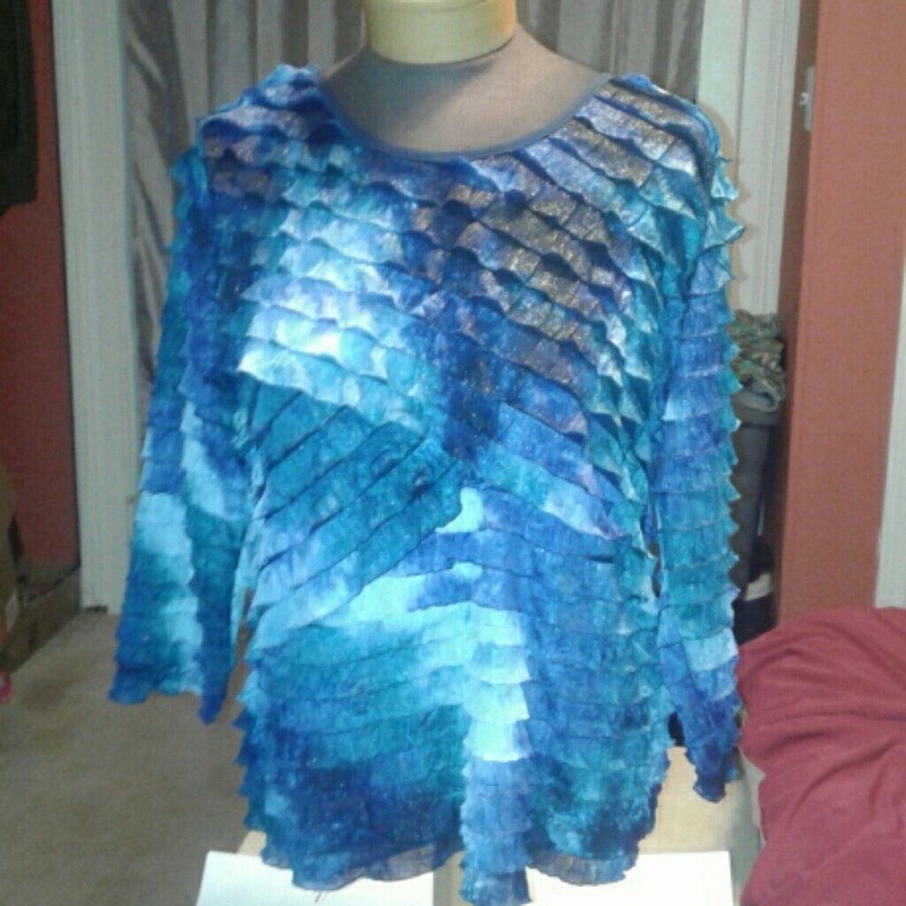 Notations long sleeve blue ripple shirt.